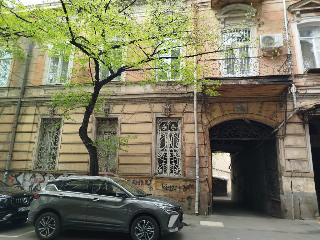 One of the buildings belonging to Alexander Melik-Azaryants on Lermontov Avenue in Tbilisi.
